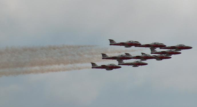 AirShow2004-06.jpg W689H375